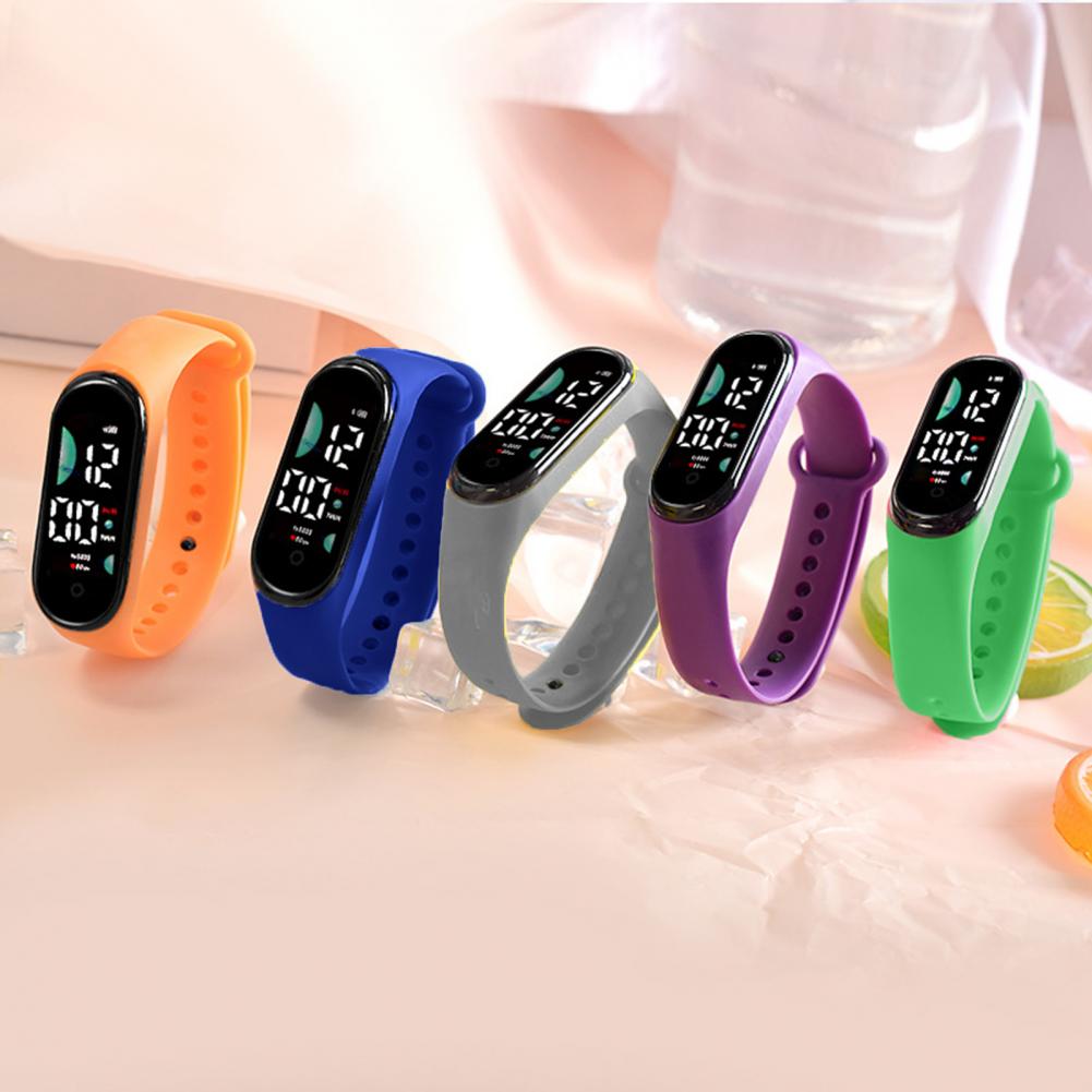 Smartwatch Watches Gift For Boys - 子供のためのデジタルLED腕時計,防水ブレスレット,腕時計,漫画,誕生日プレゼント,男の子,女の子